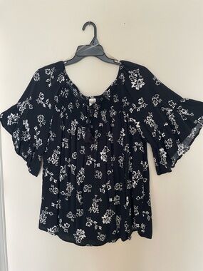 Terra & Sky Black & White Floral Smocked Neck Peasant Blouse Women’s Size 2X